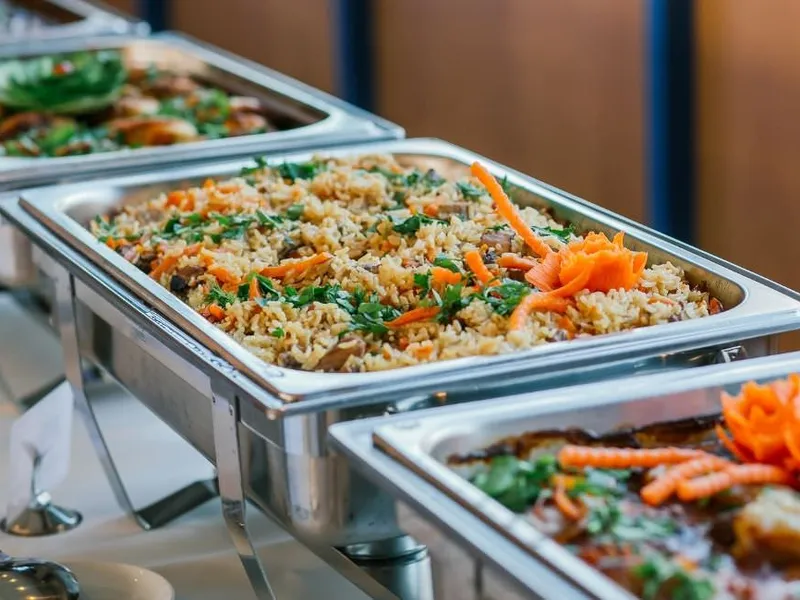 Preisbewusst zusammengestelltes Buffet für eine Abschlussfeier