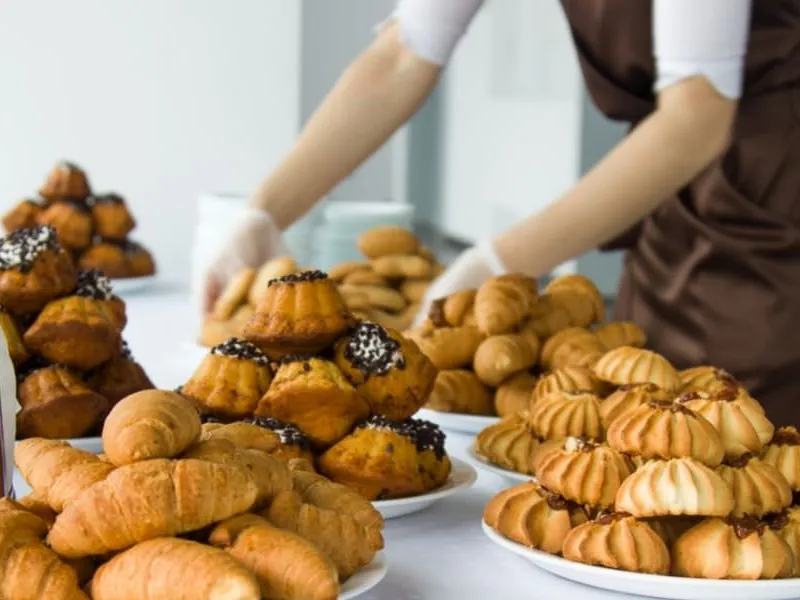 Verpflegungsstand bei einer Messe Verpflegungsstand mit Fingerfood bei einer Messe